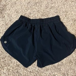 Lululemon low rise NAVY shorts in SIZE 4 with 4in inseam